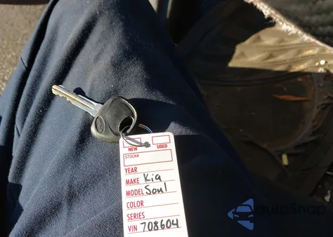 2011 Kia Soul + z USA, uszkodzony, nr VIN KNDJT2A27B7708604